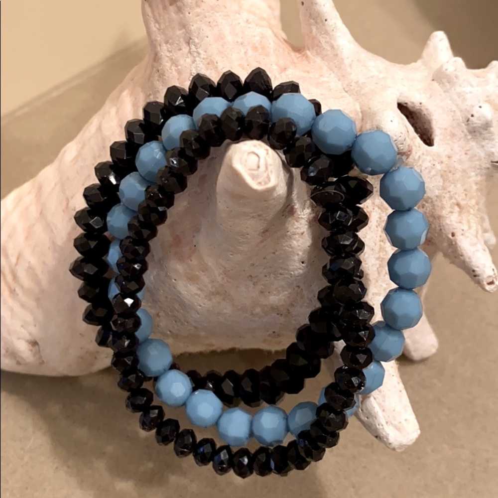 Beaded bracelet in 2 black,1 turquoise